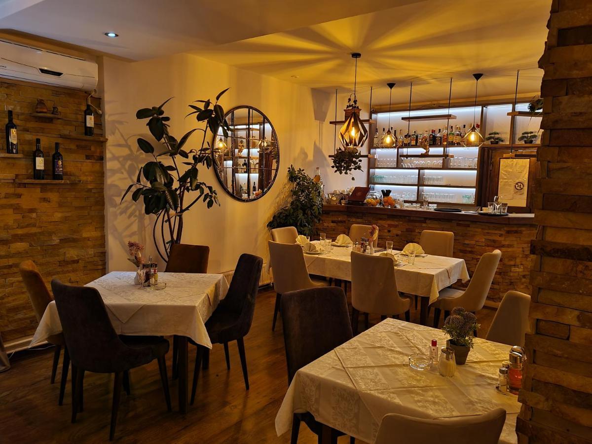 Garni Hotel Vir Vrnjačka Banja Exteriör bild